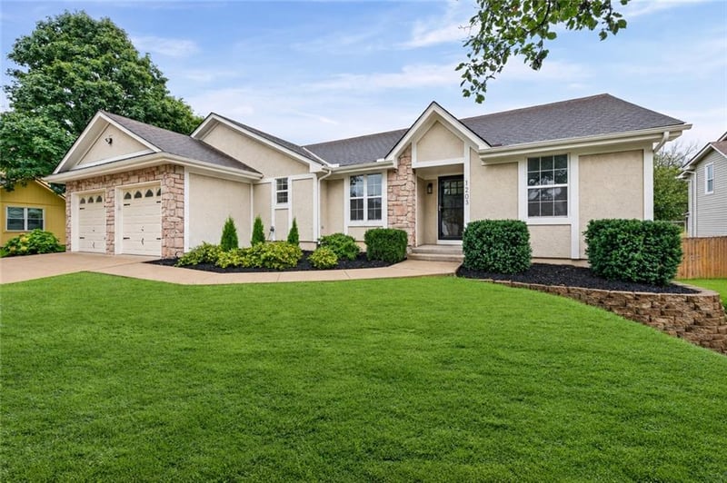 1203 E 118 Ter, Kansas City, MO 64131