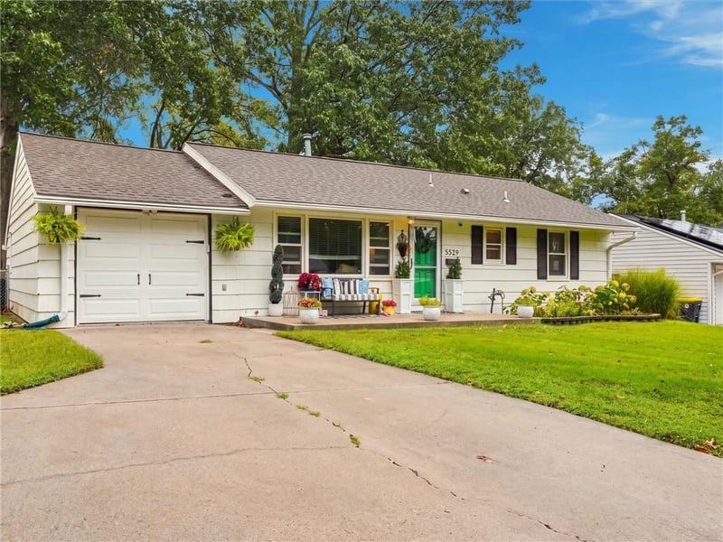 5329 N Michigan Ave, Kansas City, MO 64118