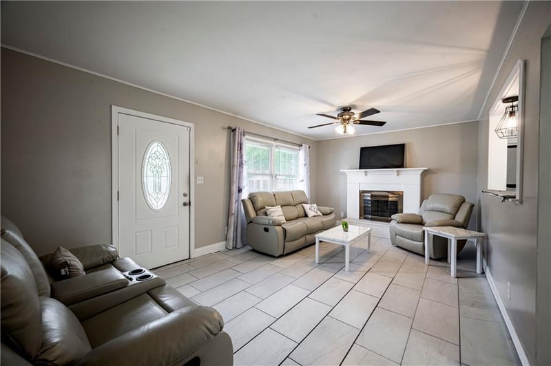 10708 E 32nd St, Independence, MO 64052