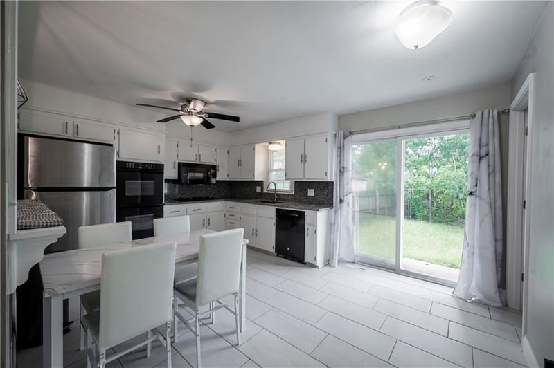 10708 E 32nd St, Independence, MO 64052