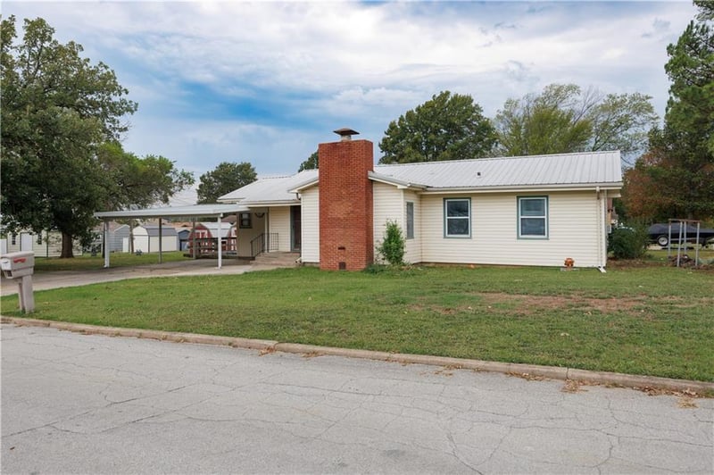 1008 Coronada St, Coffeyville, KS 67337