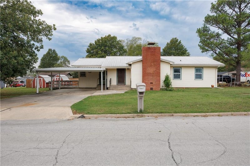1008 Coronada St, Coffeyville, KS 67337