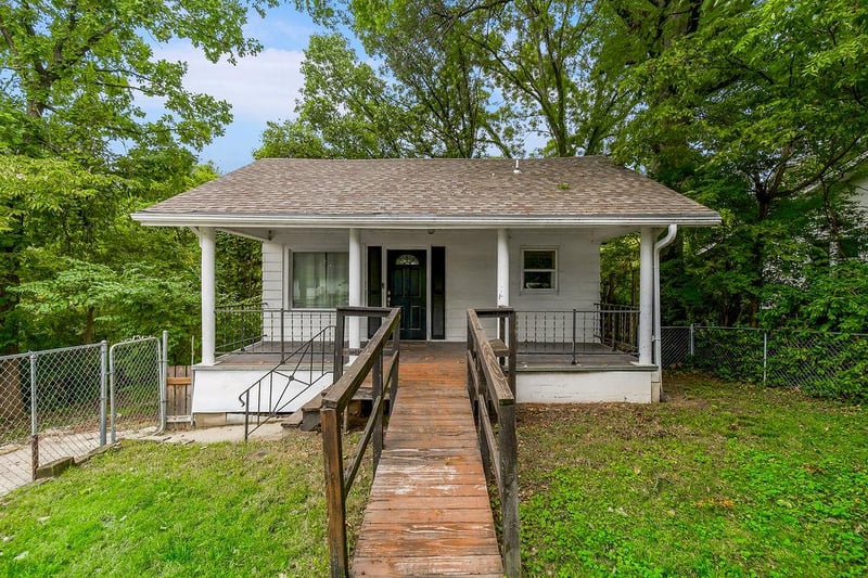 11410 E 25th St S, Independence, MO 64052