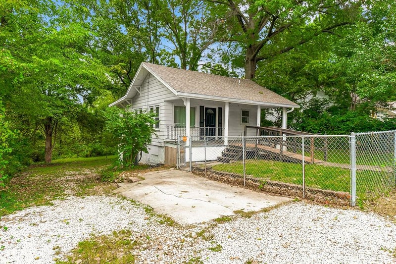 11410 E 25th St S, Independence, MO 64052