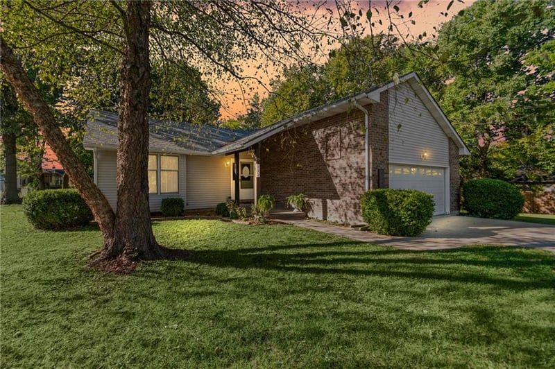 112 Calvird Dr, Clinton, MO 64735