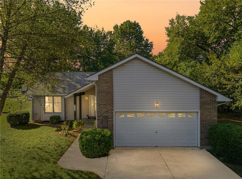 112 W Calvird Dr, Clinton, MO 64735