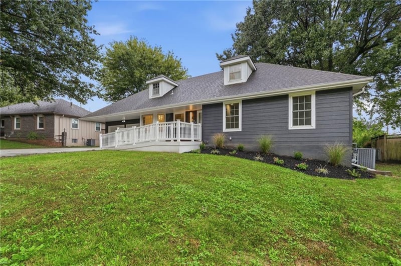 609 SW Elwood Dr, Lee's Summit, MO 64081