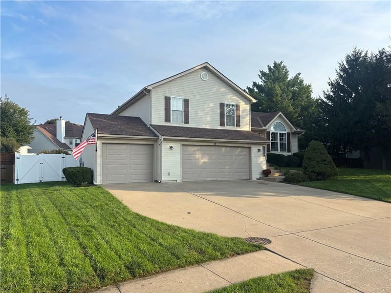 1304 NE 104th Pl, Kansas City, MO 64155