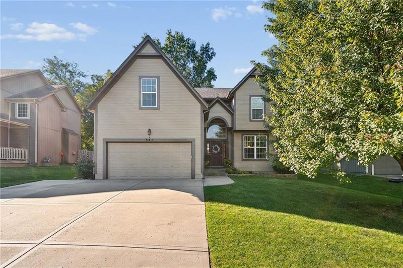 541 E Mockingbird St, Gardner, KS 66030