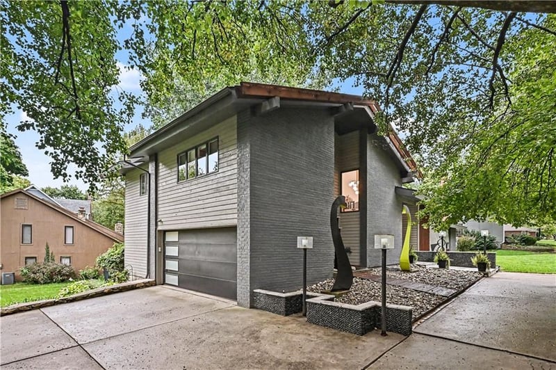 12707 Cherokee Ln, Leawood, KS 66209