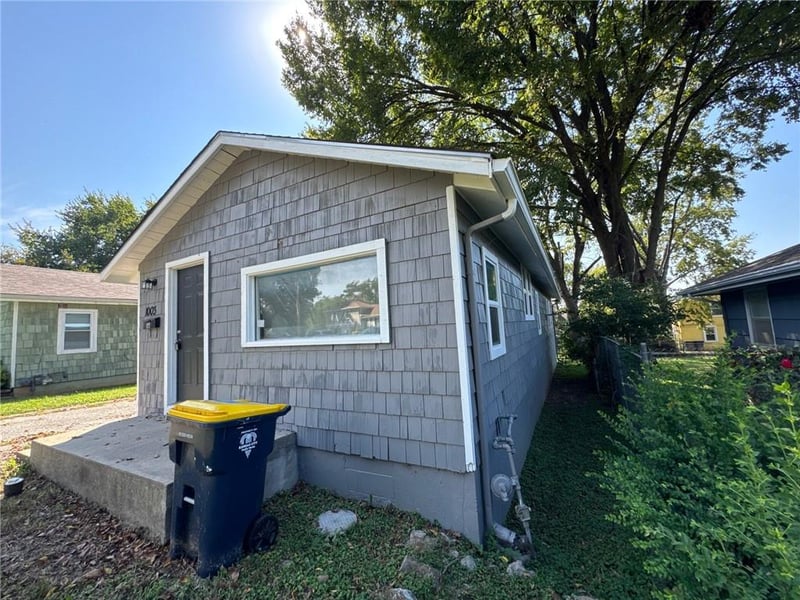 1003 E 83rd Ter, Kansas City, MO 64131