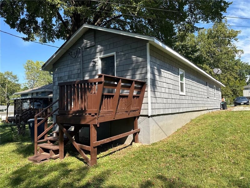 1003 E 83rd Ter, Kansas City, MO 64131