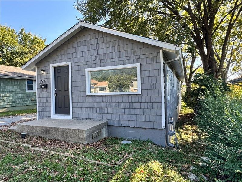 1003 E 83rd Ter, Kansas City, MO 64131