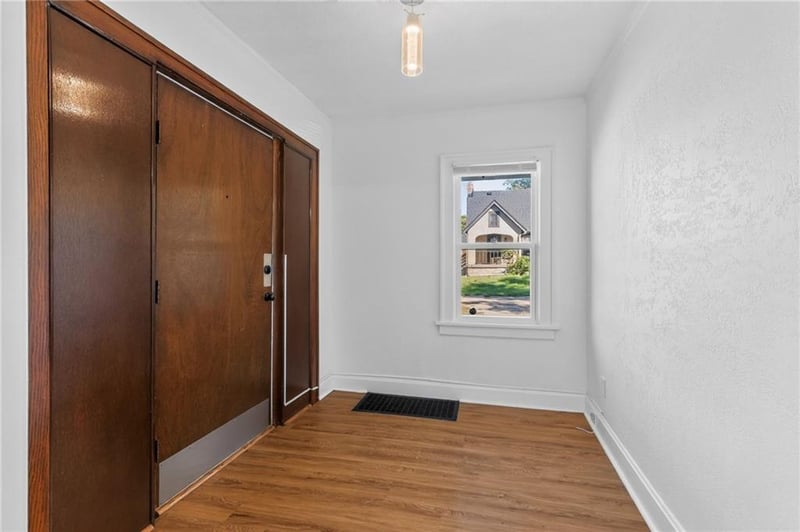 4927 Woodland Ave, Kansas City, MO 64110