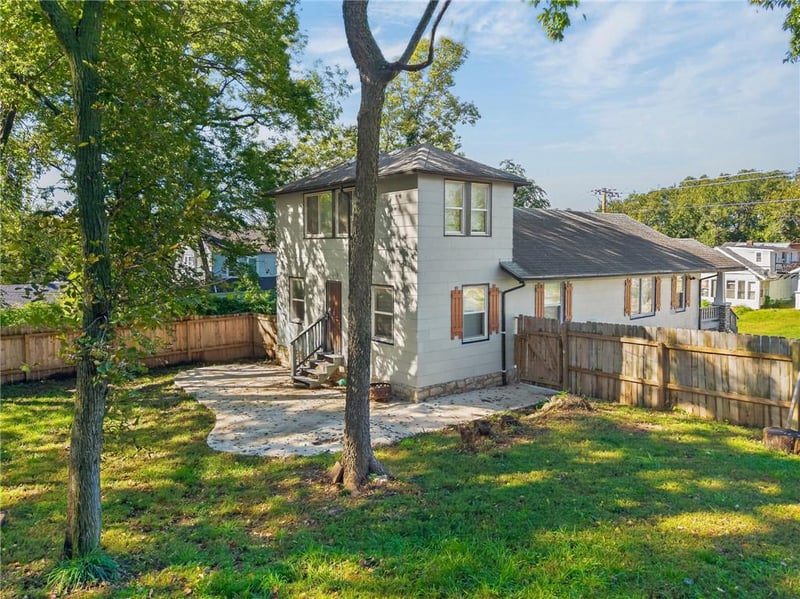 4927 Woodland Ave, Kansas City, MO 64110