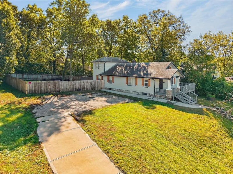 4927 Woodland Ave, Kansas City, MO 64110