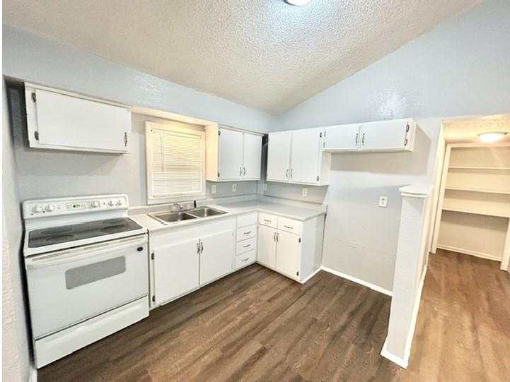810 S Woodbury St, Independence, MO 64050