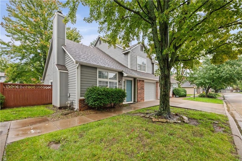 2204 Breckenridge Dr, Lawrence, KS 66047