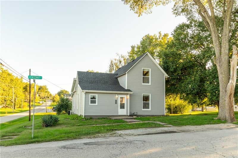 202 W Chestnut St, Savannah, MO 64485