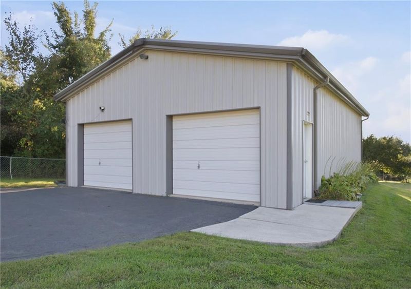 740 N 141st St, Bonner Springs, KS 66012