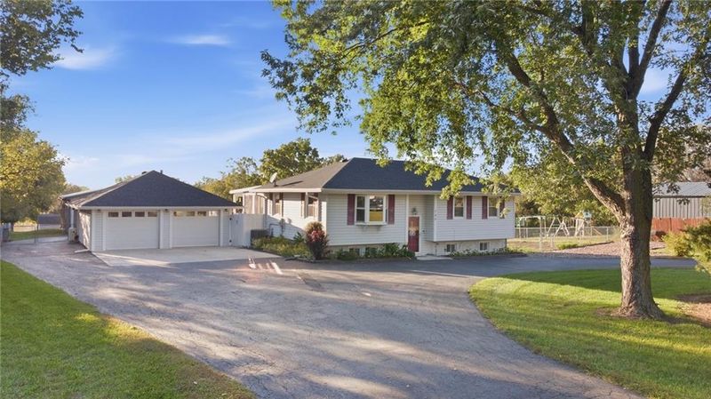 740 N 141st St, Bonner Springs, KS 66012