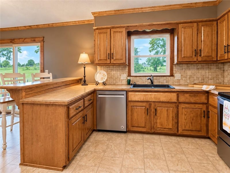112 W 8th St, Kearney, MO 64060
