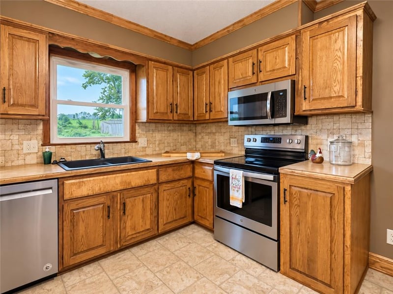 112 W 8th St, Kearney, MO 64060