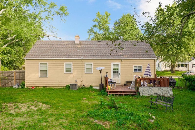 8805 E 73rd St, Raytown, MO 64133