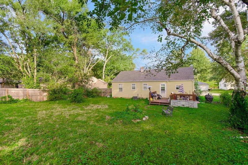 8805 E 73rd St, Raytown, MO 64133