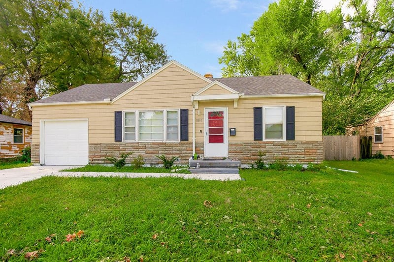 8805 E 73rd St, Raytown, MO 64133