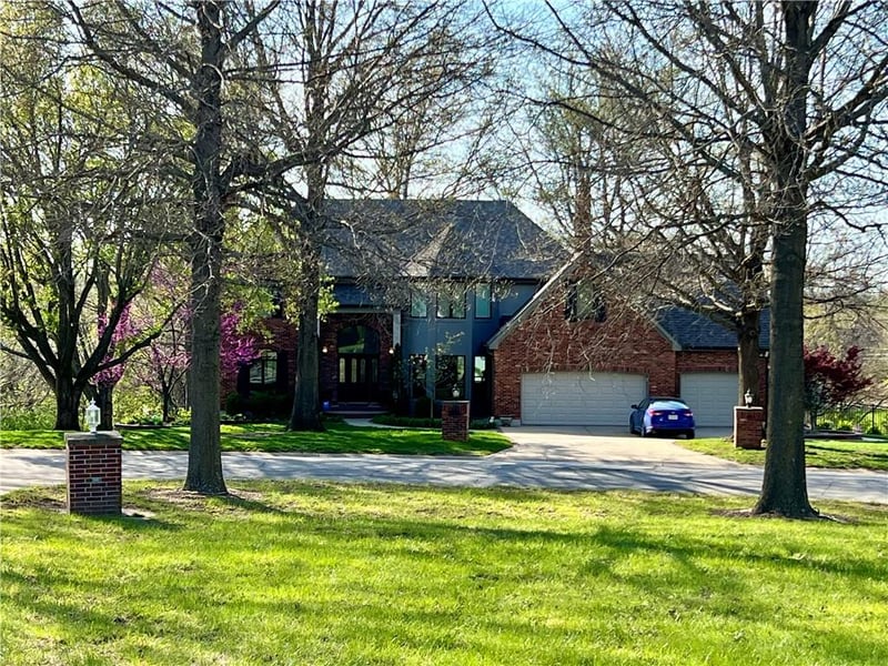 9510 SE Keystone Dr, Lee's Summit, MO 64086