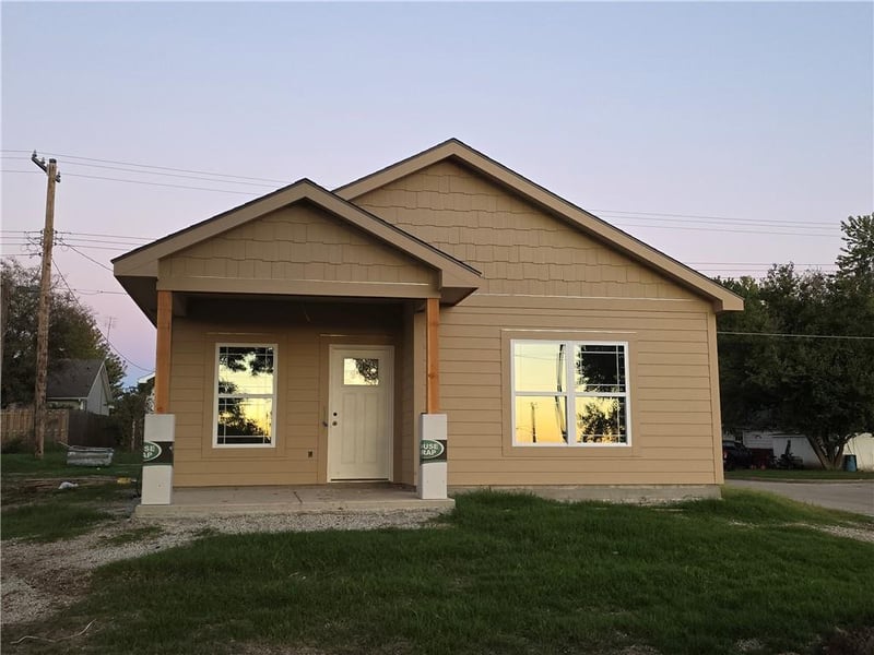 1101 N Main St, Ottawa, KS 66067