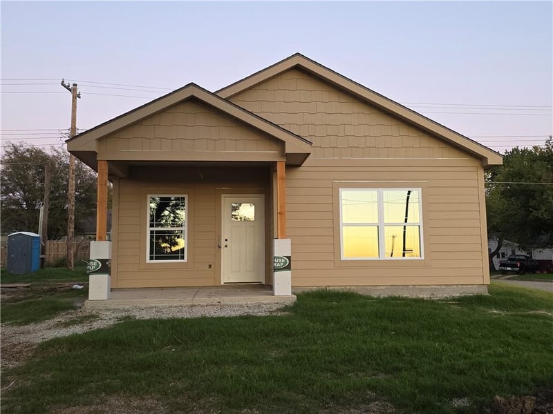 1101 N Main St, Ottawa, KS 66067
