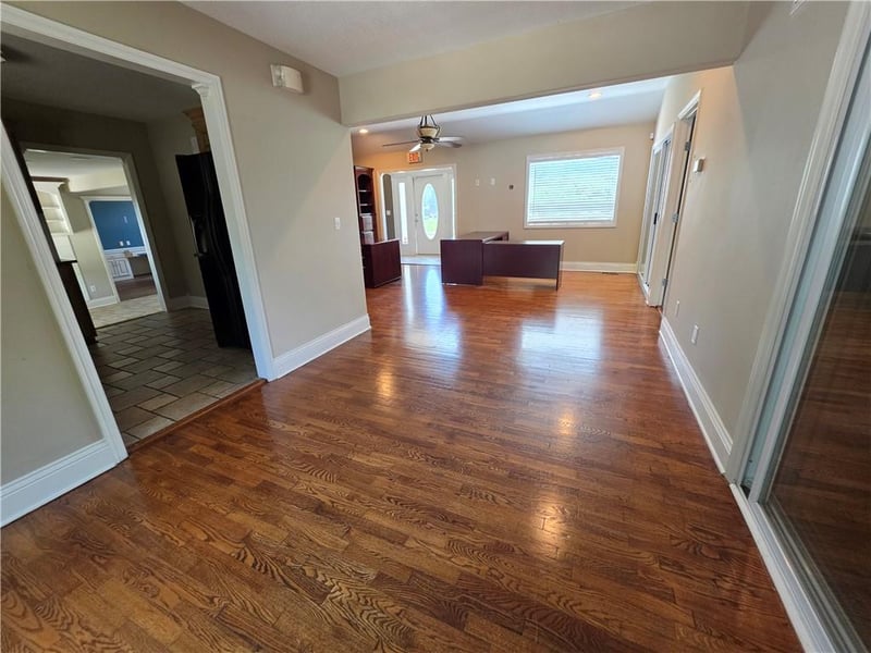1101 Us 40 Hw, Blue Springs, MO 64015