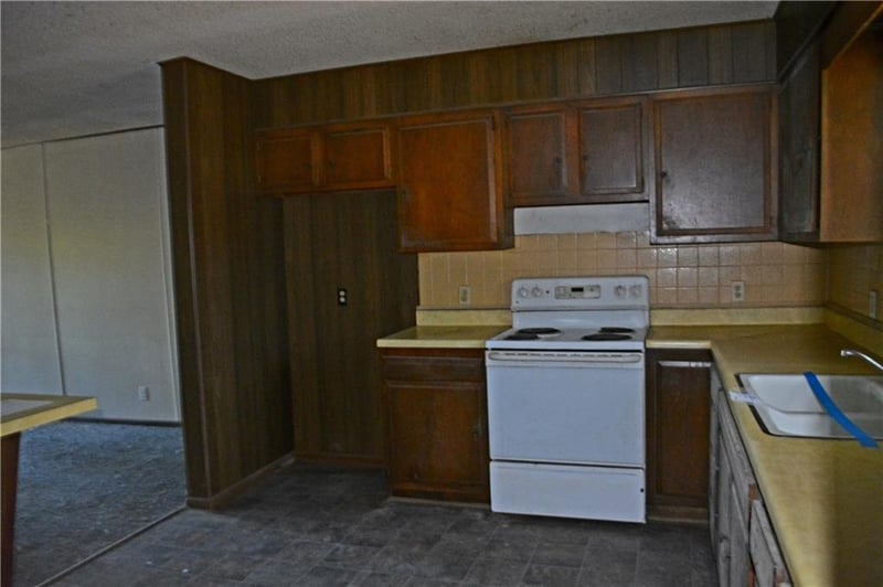 108 S Hayes St, Garnett, KS 66032