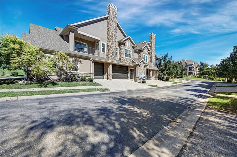 16001 Granada St #230, Stilwell, KS 66085
