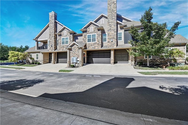 16001 Granada St #230, Stilwell, KS 66085
