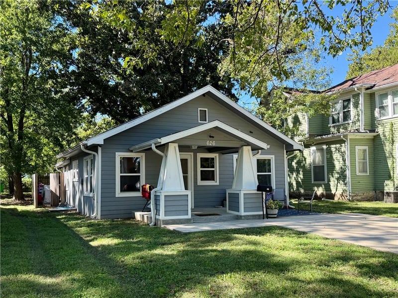 626 S Locust St, Ottawa, KS 66067