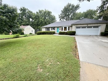 8842 Foster Ln, Overland Park, KS 66212