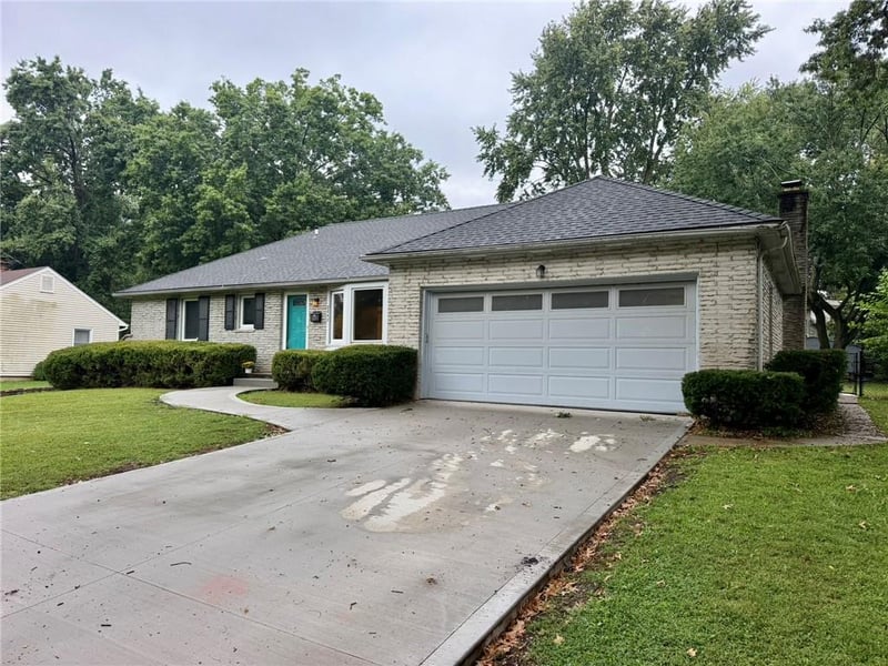8842 Foster Ln, Overland Park, KS 66212