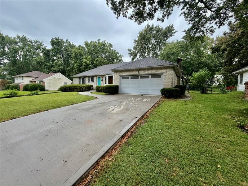 8842 Foster Ln, Overland Park, KS 66212