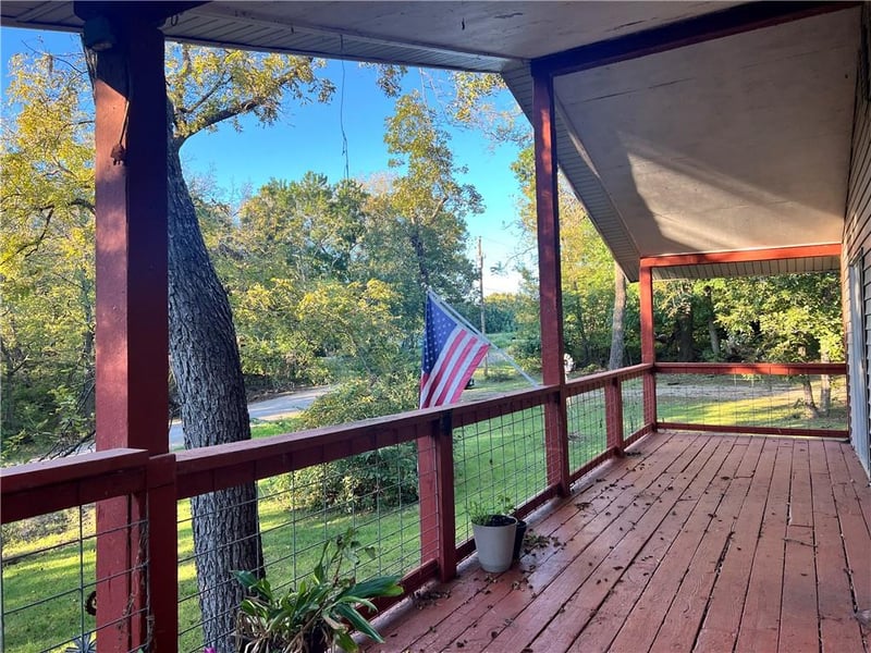 9371 Village Ln, Ozawkie, KS 66070