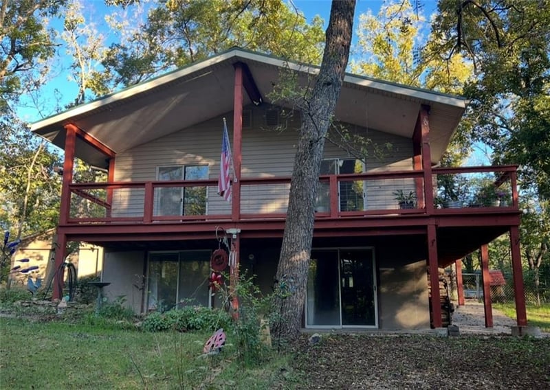 9371 Village Ln, Ozawkie, KS 66070