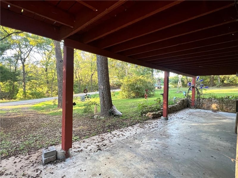 9371 Village Ln, Ozawkie, KS 66070