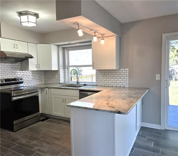 10639 W 115th St, Overland Park, KS 66210