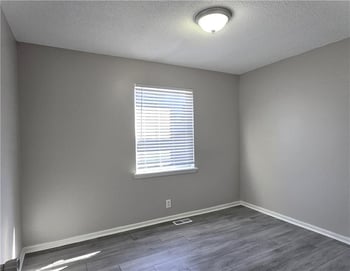 10639 W 115th St, Overland Park, KS 66210