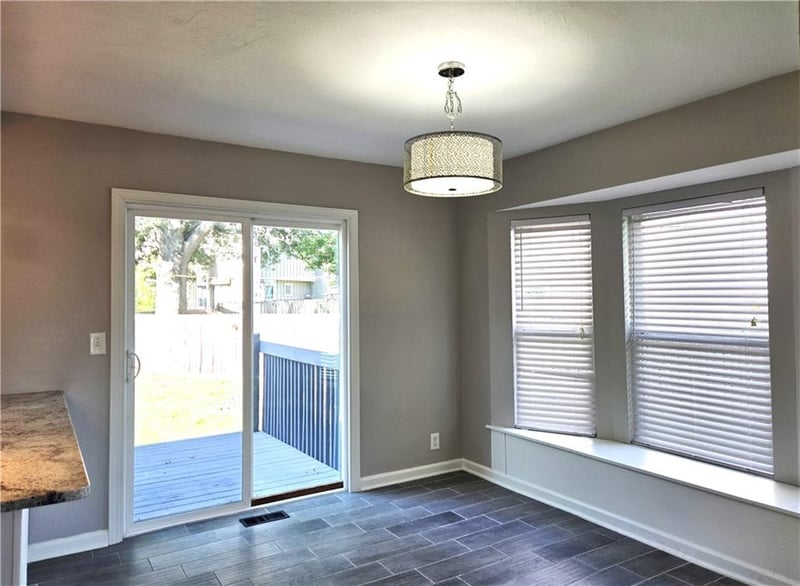 10639 W 115th St, Overland Park, KS 66210