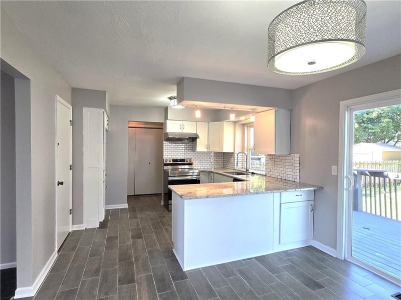 10639 W 115th St, Overland Park, KS 66210