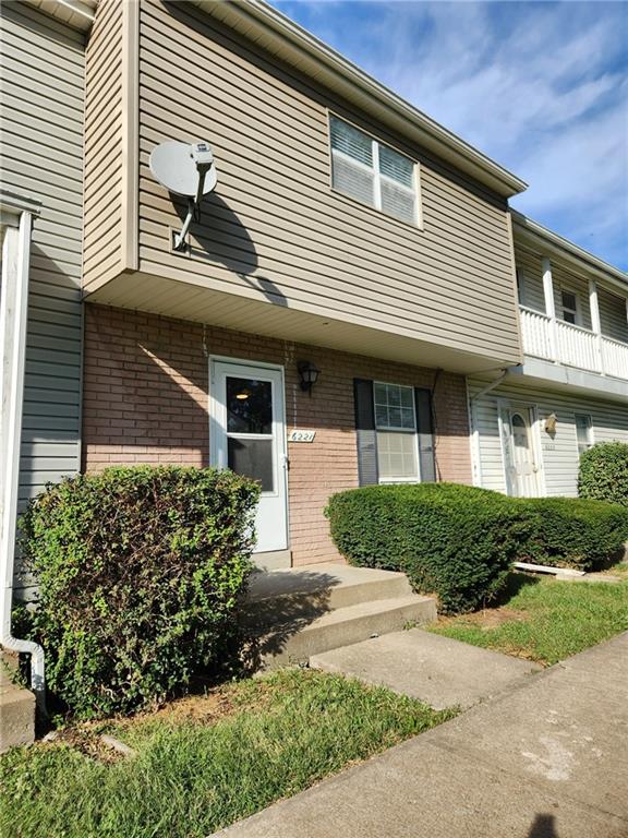 6221 E 127th St, Grandview, MO 64030