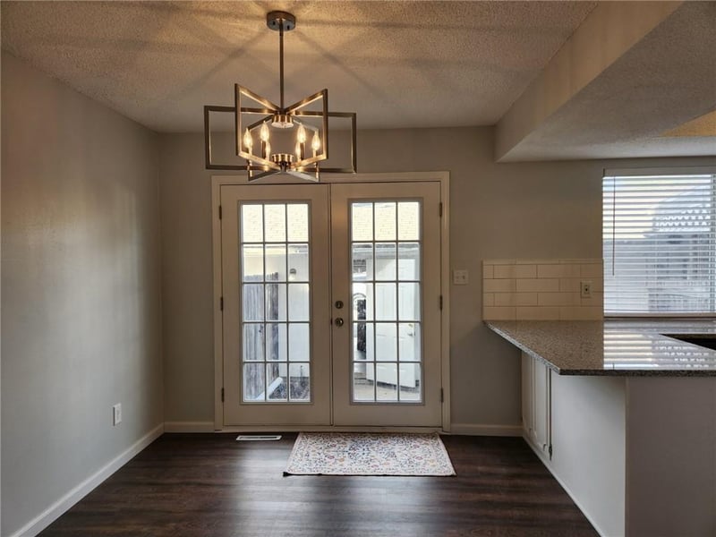 6221 E 127th St, Grandview, MO 64030